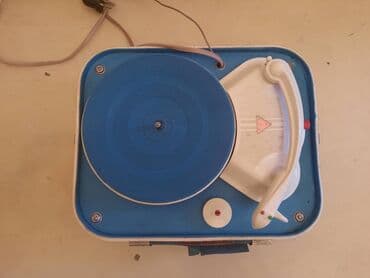 Pojačala i prijemnici: Retro,stari mali gramofon u koferu. Simpatican mali gramofon,vise kao — 8