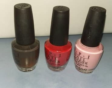 Nega noktiju: Opi lak za nokte. Oba za 700 din Crveni: blushingham palace NL 025 — 1