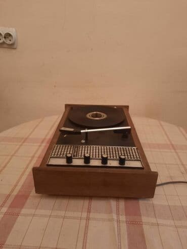 Pojačala i prijemnici: Tanjir,ruka,igla za retro,stari gramofon - Star Nepoznato stanje — 1