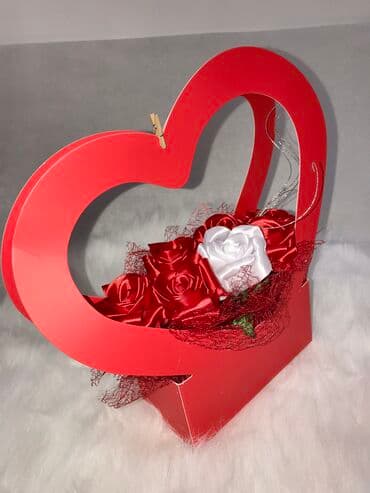 Praznična dekoracija: Poklon box love poklon box love je idealan poklon za dan ljubavi