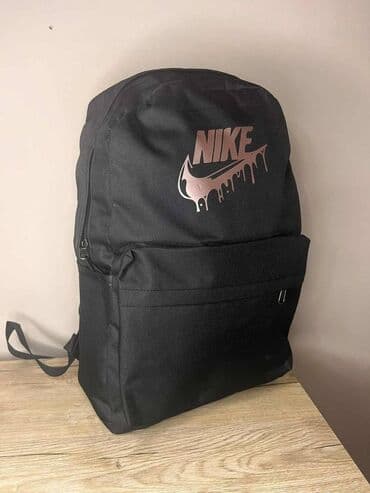 srednji kofer dimenzije: Nike — 1