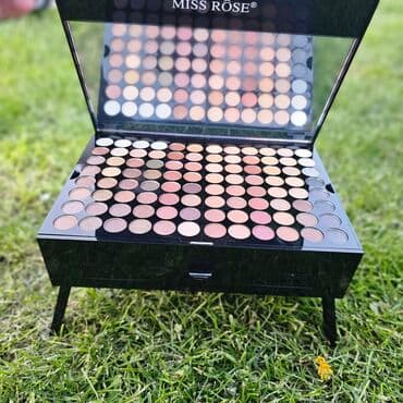 sophie's choice olovka za obrve: 🌺 miss rose kofer 🌺 🥰 pun kofer sa šminkom🥰 🌺set sadrži : 🌺 180 boja — 1