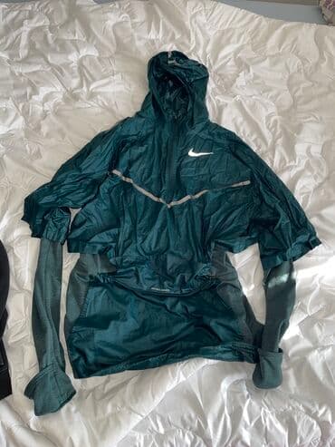 bermude iz nemacke: 2 u 1
Nike duks gornji deo
M veličina
8000din
Iz inostranstva — 17