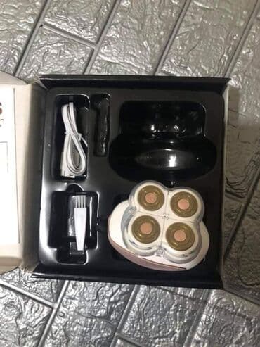 balea krema za vrat i dekolte: Flawless legs Cena 2150 din Sadrži 4 rotirajuće glave sa pozlatom od — 4