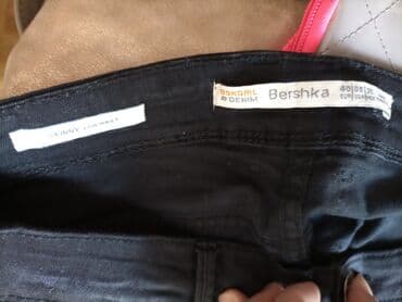 Farmerke: Bershka farmerke, Vel 40, pune elastina, jako lepo stoje.Dužina — 5