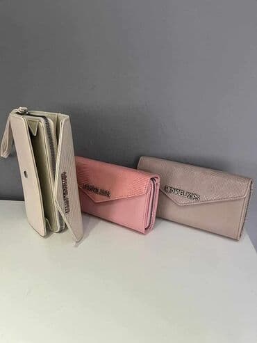 Novčanici: Ženski novčanik, Guess, Materijal: Polyurethane — 23