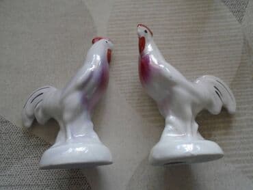 gramofonske ploce beograd: Dve iste vintage porcelanske figure petlića — 1