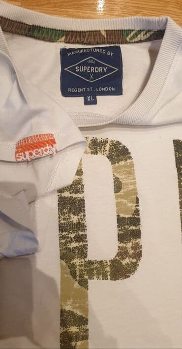 majica s: SuperDry - super dry bela muška majica. Piše xl velicina, ali moze i — 3