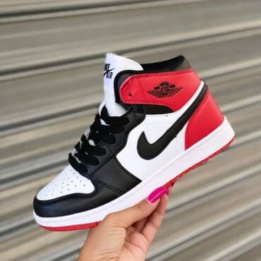 jordan 36 cena: Jordan Air 1 duboke jordanke

Novo
Brojevi 36 do 46 — 9