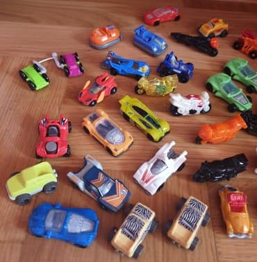 opposite obuca akcija 1 1 gratis: Auto Kinder suprise igracke. Automobilcici i motori. Cena za komad. Za — 2