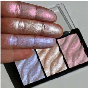 sophie's choice olovka za obrve: Revolution Pro paleta sa tri različite nijanse hajlajtera. Svaka — 2