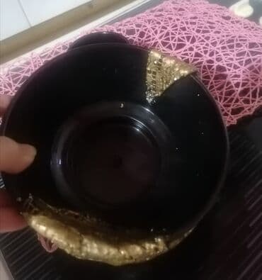 vino sa zlatnim listićima cena: Činija i čaša
Cno sa zlatnom mrežicom, sve izjedna spojeno
Keramika — 4