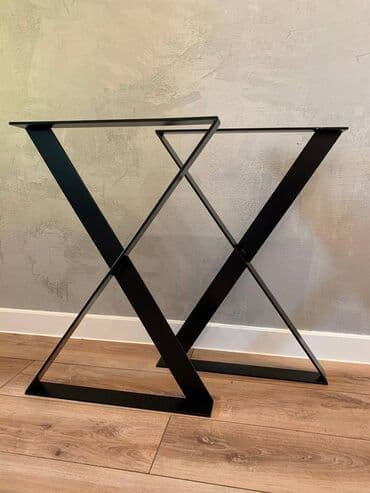 iznajmljivanje klupa i stolova: Noge za sto 080 Dimenzija 70x72cm Materijal : Metalna profil 60x5 — 4
