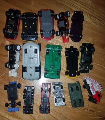 fliperi za decu: Automobilcic - auto razno.
Cena za komad — 2