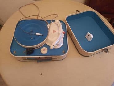Pojačala i prijemnici: Retro,stari mali gramofon u koferu. Simpatican mali gramofon,vise kao — 4