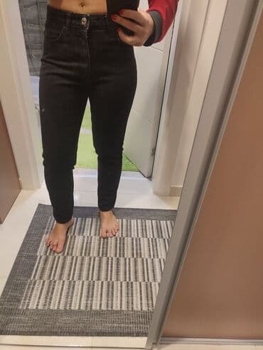 elegantne pantalone sa visokim strukom: Zara farmerke crne boje. Visok struk, duboke su. Velicina je 36 — 3