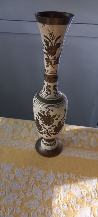 vino sa zlatnim listićima cena: Vaza, bоја - Zlatna, Upotrebljenо — 1