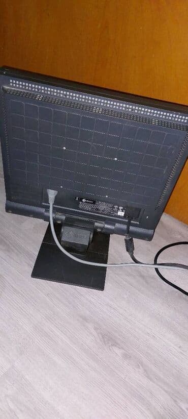 desktop racunari: Komplet Racunar Prodajem stari kompjuter, lepo očuvan. Pokreće sve — 7