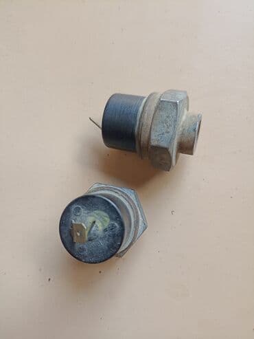 regulator pritiska goriva astra g 1.7 dti: Senzor-davač pritiska ulja sa slike,dva komada,navoj M 10 OK 30 mm — 3
