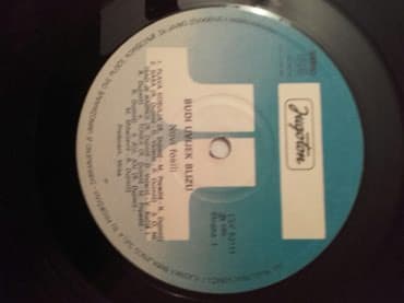 Vinil ploče: Gramofonske ploce velike, strani izvodjaci.
Dogovor — 6