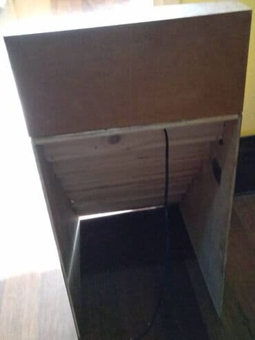lavabo sa ormaricem dimenzije: Prodajem reklamne police od drveta sa sijalicom i kablom dimenzija — 4