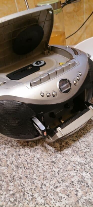 blaupunkt radio za kola: Radio Weg sa ispravnim USB a CD neznam. Lepo radi
 Mirjevo — 3