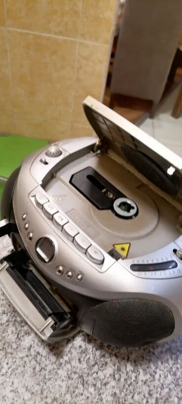 blaupunkt radio za kola: Radio Weg sa ispravnim USB a CD neznam. Lepo radi
 Mirjevo — 12