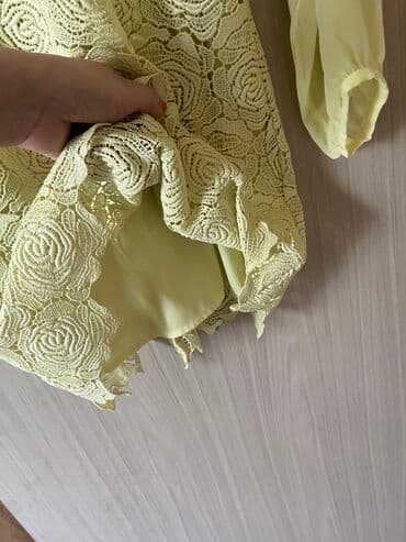 haljina od svile: Guess S (EU 36), bоја - Žuta, Večernji, maturski, Dugih rukava — 6