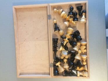 kontrolni iz srpskog za 3 razred imenice: Sah iz 70-tih Drvene figure, drvena kutija 33x32.5cm Stanje kao na — 7