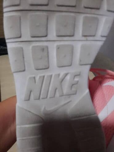palmers spavaćice: Nike, 37.5 — 4