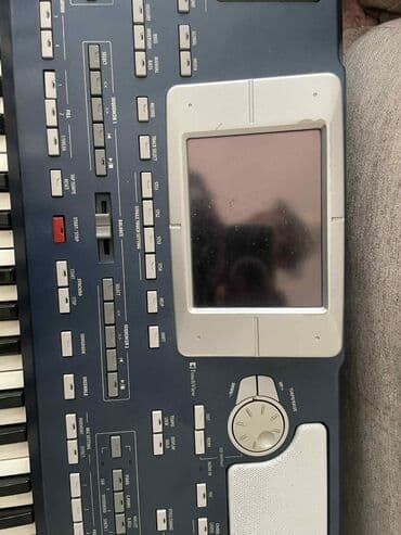 Muzički instrumenti: Klavijatura korg 800 — 2