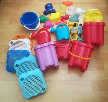 dexy co igracke za devojcice od 10 godina: Igračke plastične, 20 kom sve za 1000 din. 12 figurica, 3 kantice, 4 — 5