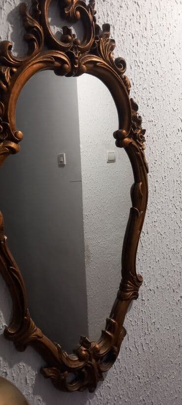 vino sa zlatnim listićima cena: Ogledalo za zid, shape - Ovalni, Sa ramom, Upotrebljenо — 4