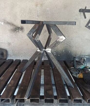 iznajmljivanje klupa i stolova: Metalne plastificirane nogice za sto br.93 Nudimo izradu vrhunskih — 1