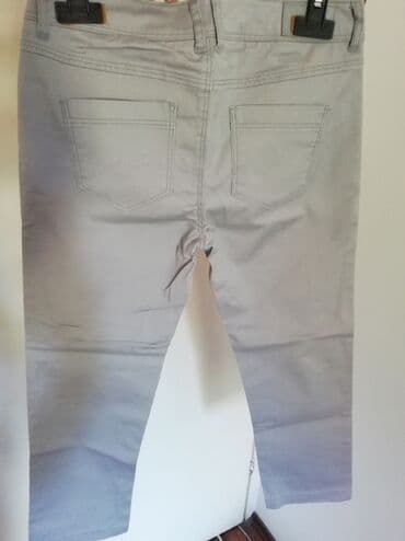 ramax novi sad: Farmerke, tri cetvrtine. Nove, uske pantalone sive boje, velicina — 4