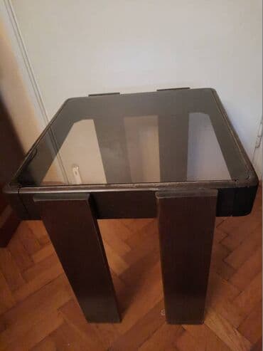 lavabo sa ormaricem dimenzije: Mali drveni (klub) stocic sa staklom Dimenzije 48x48 cm Visina oko — 4