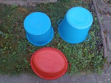 sraf i matica: Tri plastične posude sa slike cena 27 litaramanja plava 36 litara — 2