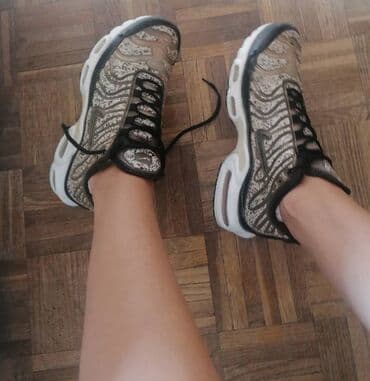 Lične stvari: Nike, 38, bоја - Crna — 1