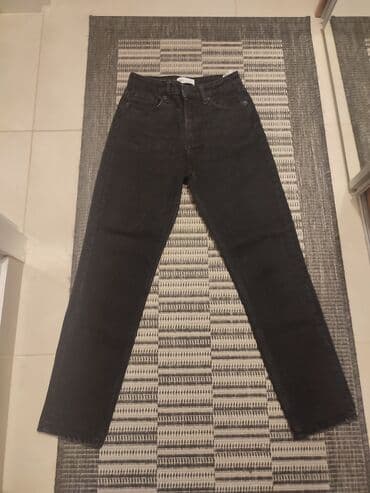 elegantne pantalone sa visokim strukom: Zara farmerke crne boje. Visok struk, duboke su. Velicina je 36 — 13