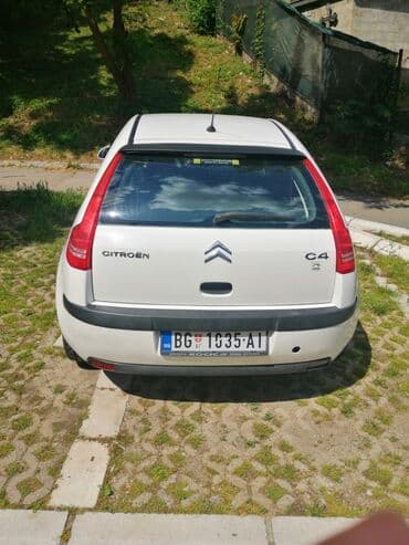 prednja kamera za auto: Citroen C4 hečbek bele boje. Ovaj automobil nudi praktičnost i — 2