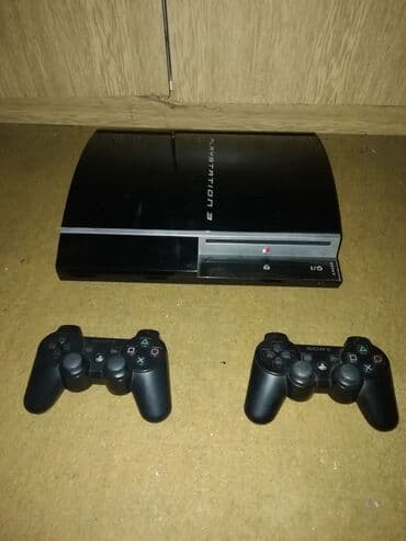 Elektronika: Sony PlayStation 3 konzola, dolazi sa dva kontrolera. Konzola je crne — 1