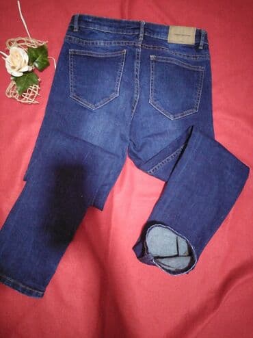 calvin klein duks bez kapuljace: ZARA farmerke br. 38. 98%cotton., 2%elastina. Poluobim struka — 4