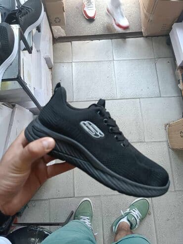 diskvared patike: 06. patike 
36-41
3300 din — 1