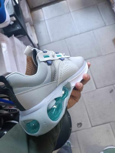dm sociva u boji: Nike — 11