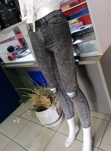 tamno sive pantalone: Tamno sive farmerice
Vel 27
Sa dosta elastina
Uvoz Turska — 1