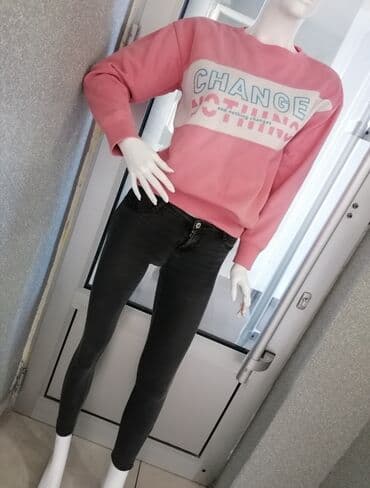 tamno sive pantalone: Tamno sive farmerice
Očuvane
Vel S M — 7