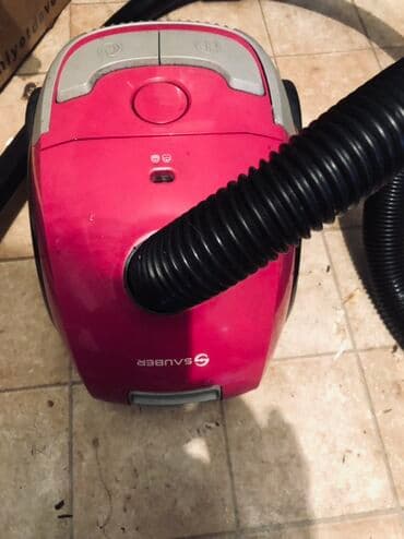 cetka za kosu 3 u 1: Usisivač marke Saubner, u roze boji, sa crnim crevom. Kompaktan model — 2